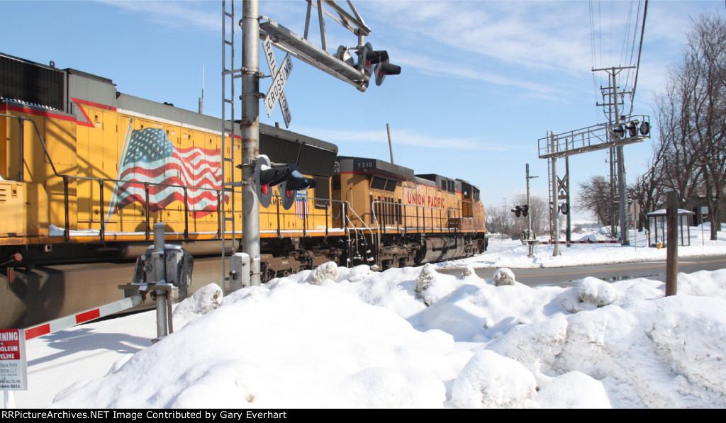 Crossing Lincoln Avenue . . . 